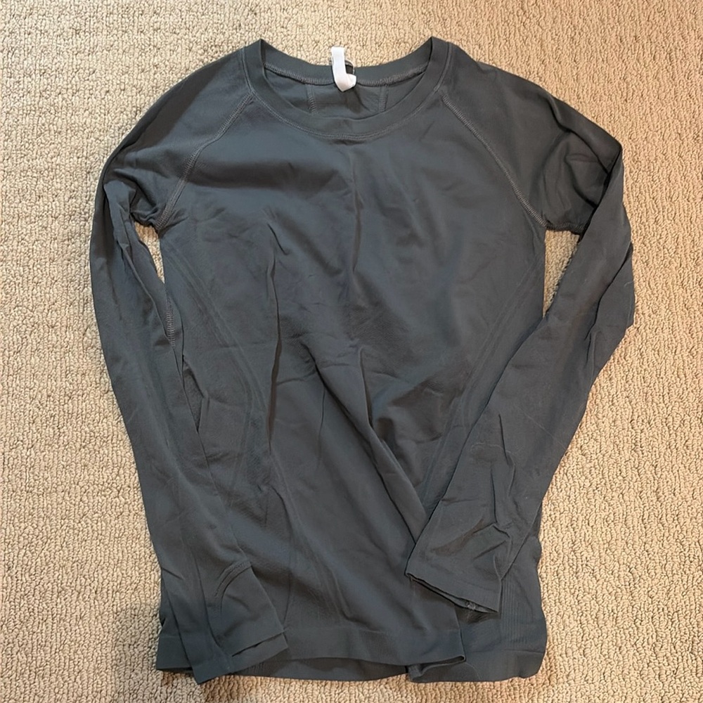 Athleta olive green momentum long sleeve shirt